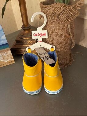 Cat & Jack, NEW WITH TAGS, pre-walker infant BRIGHT LEMON YELLOW rain boots.